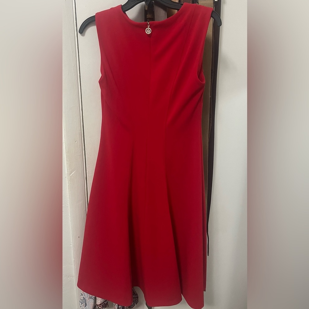 Beautiful red sleeveless dress, zip at back